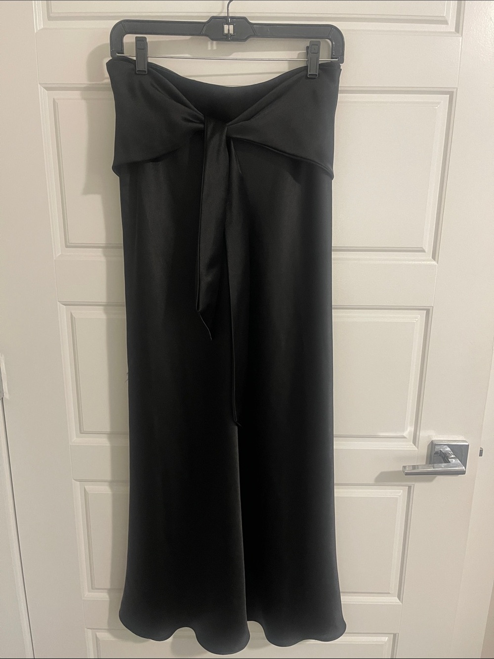 ASOS long satin skirt with a tie waist size 8. Like new